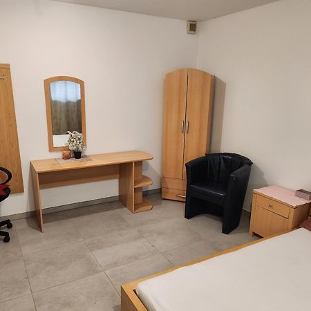 Ferienwhg Halle Relax-Oase: Spacious Apartment with Flexible Sleeping Arrangements Exterior photo
