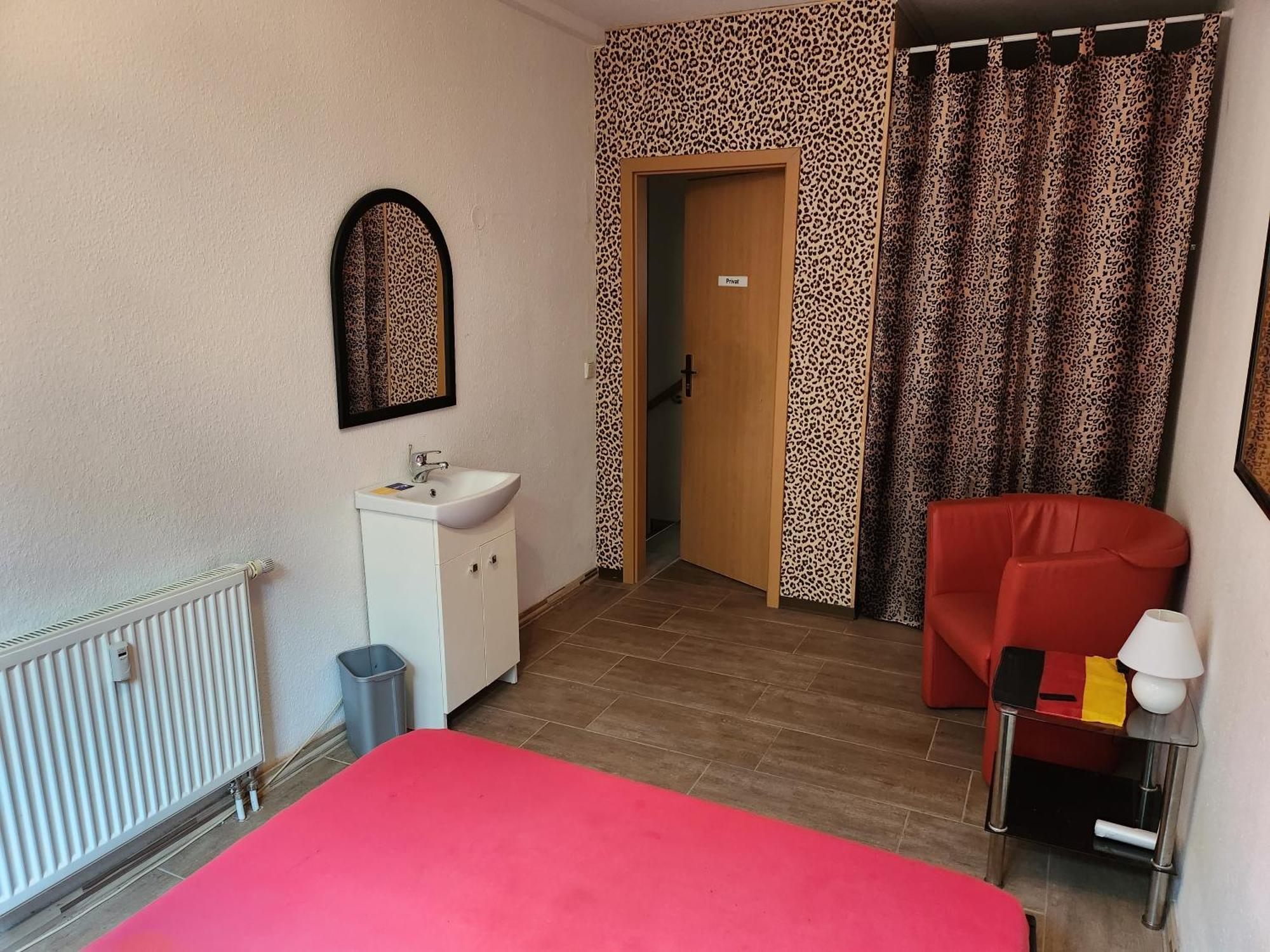 Ferienwhg Halle Relax-Oase: Spacious Apartment with Flexible Sleeping Arrangements Exterior photo